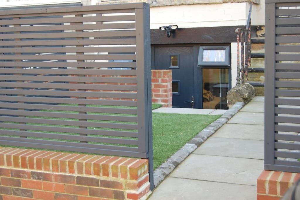 Self Contained Studio Apartment In Burley, Leeds Leeds  Exterior photo